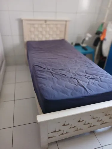 Cama madeira solteirão + colchão 