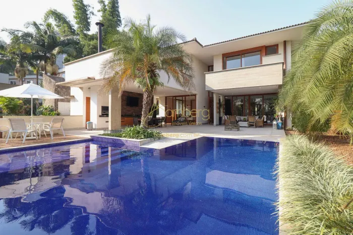 CASA DE VILA NO ALTO DA BOA VISTA - 5 SUITES- 10 VAGAS- PISCINA- ESPAÇO GOURMET