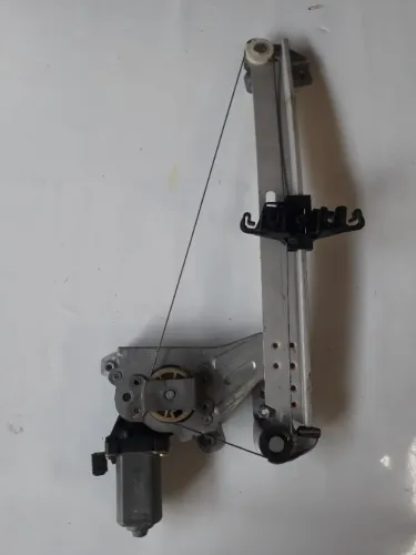 Peugeot 207 2012 - Máquina de vidro.