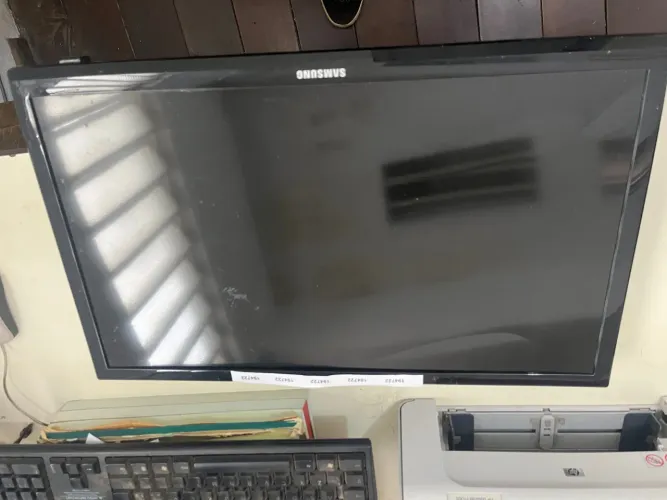 Tv Samsung LT24D310LH tela quebrada 