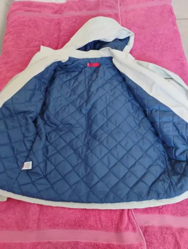 Casaco Levi's com capuz retirável