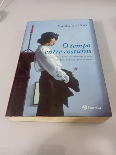 LIVRO O tempo entre Costuras Maria Duenas