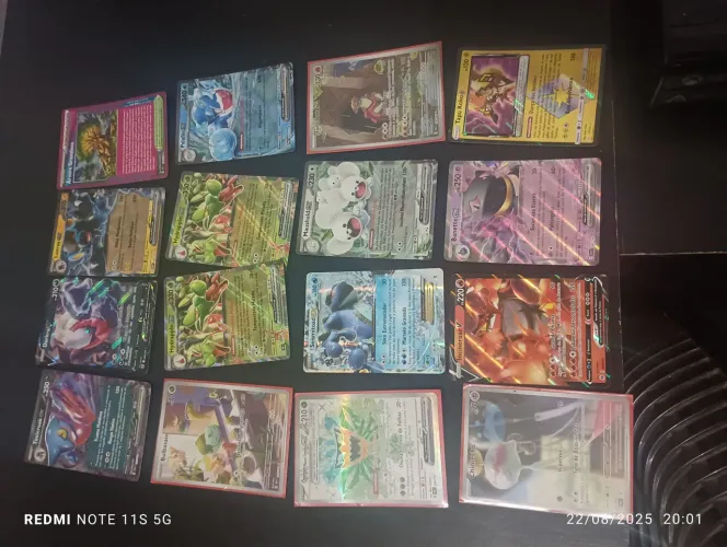 Vendo coleção de cartas pokémon (bulbassauro vendido)