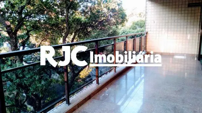 Apartamento para venda possui 130 metros quadrados com 3 quartos em Tijuca - Rio de Janeir