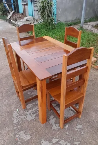 Conjunto de mesa de jantar com 4 cadeiras, a partir de 350 avista 80 por 80