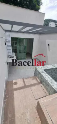 Casa em Condomínio : Duplex / Residencial / Lagoa