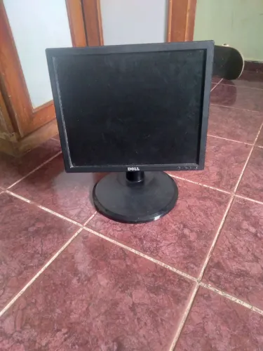 1 monitor dell, pra vender ou trocar logo