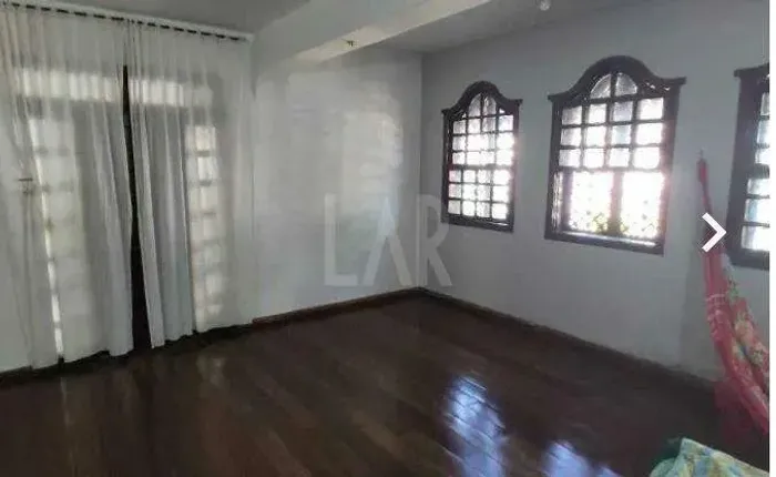 Casa à venda, 8 quartos, 3 suítes, 4 vagas, Sagrada Família - Belo Horizonte/MG