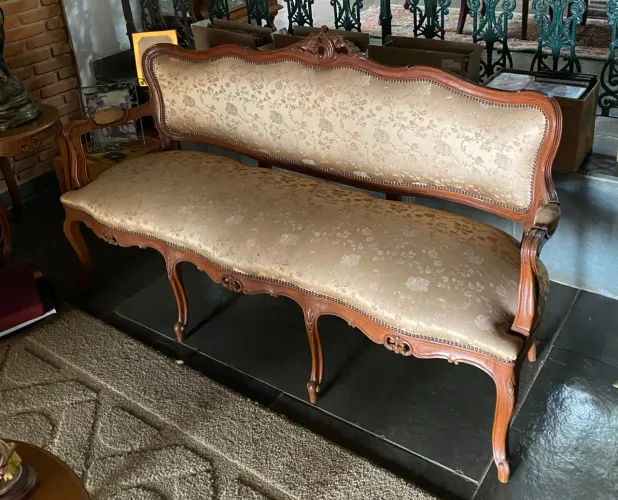 Conjunto sala , Luiz XV sofá e poltronas 