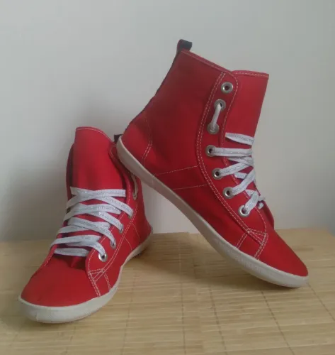 tênis vermelho cano alto TAM 37