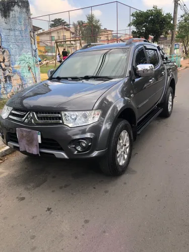 Vendo está pick-up custo benefício top de linha