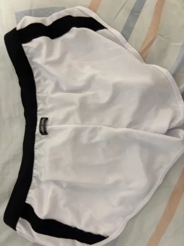 Shorts Branco com Detalhes em Preto