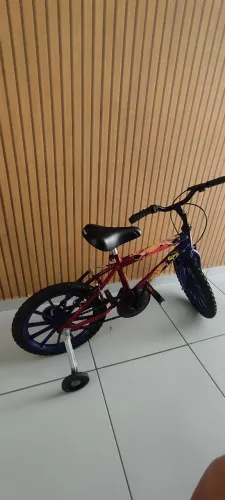 Bicicleta infatil - HotWheels aro 16