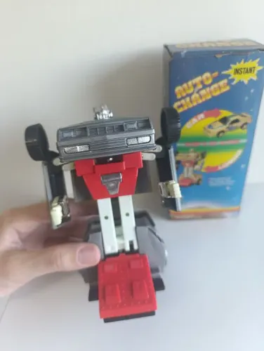 Carrinho robô Transformer funcionando (anos 80)