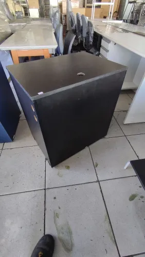 Mesa de escritório preta