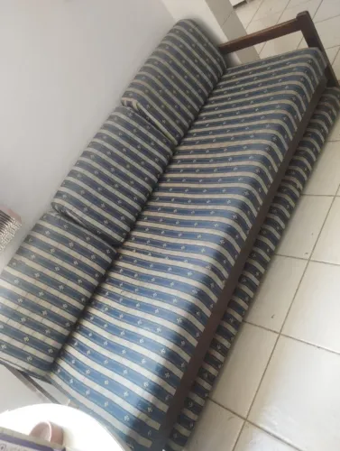 SOFÁ CAMA EM MADEIRA