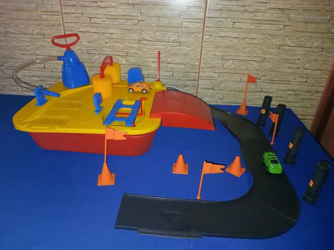 Brinquedo lava-jato e posto