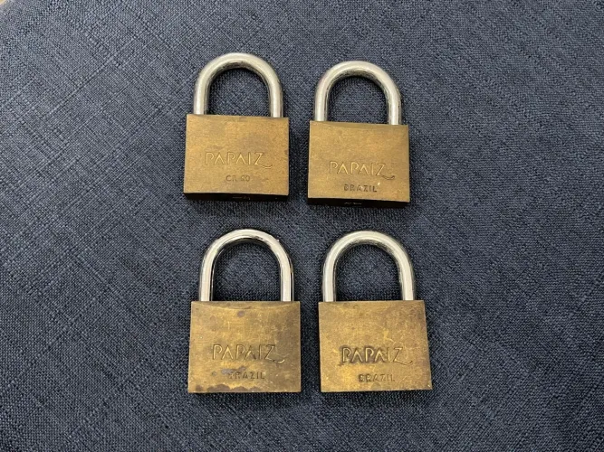 Kit com 4 cadeados Papaiz CR-50 originais, em latão maciço. Uma chave