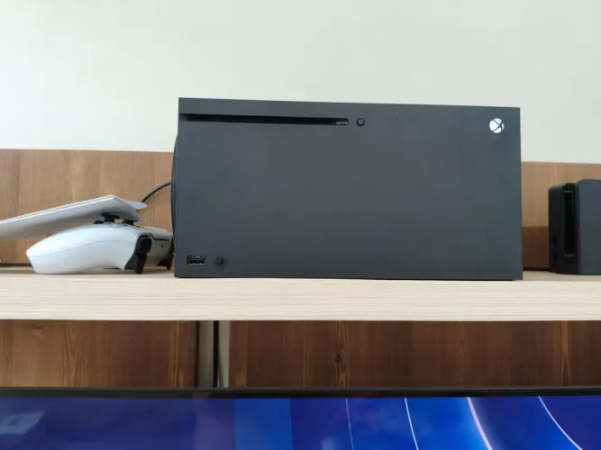 Vendo Xbox Series X - versão 1TB com mídia física 