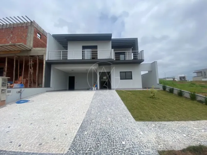 Sobrado à venda em condomínio fechado Valinhos