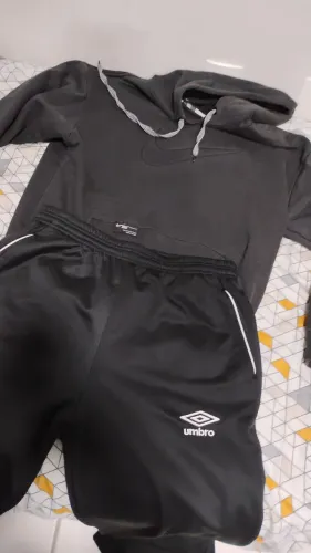 Conjunto Moletom Nike e Calça Umbro e jaqueta de náilon 