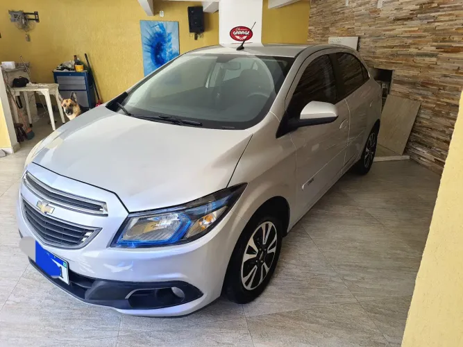 Chevrolet Onix Hatch LTZ 1.4 8V Flex Power Aut. 4P 2015