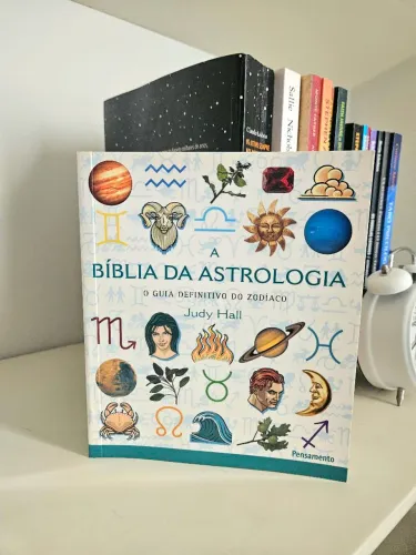Livro "A Bíblia da Astrologia"