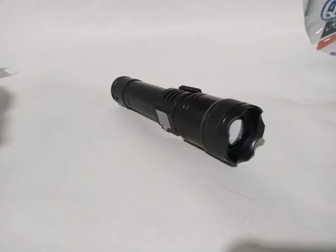 Lanterna Tática LED de Excelente Qualidade - Potente e Durável, Recarregável 2000 lm 