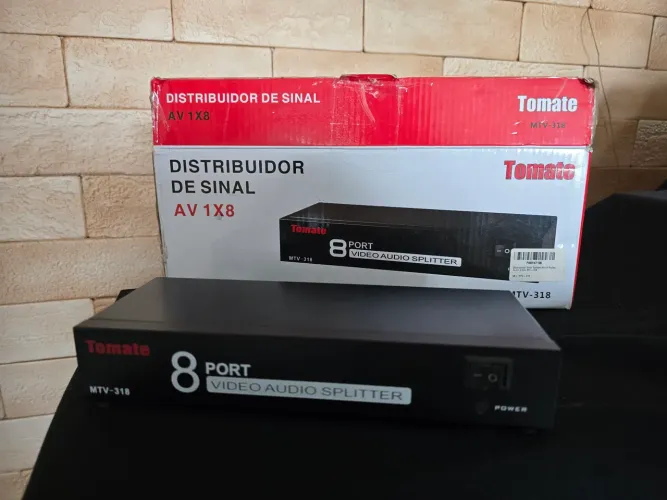 Distribuidor de sinal audio e video Tomate MTV-318<br><br>Voltagem: 100-240v<br><br>Envio a combinar!
