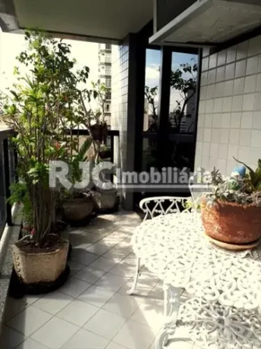 Apartamento de 91 metros quadrados no bairro Tijuca com 2 quartos