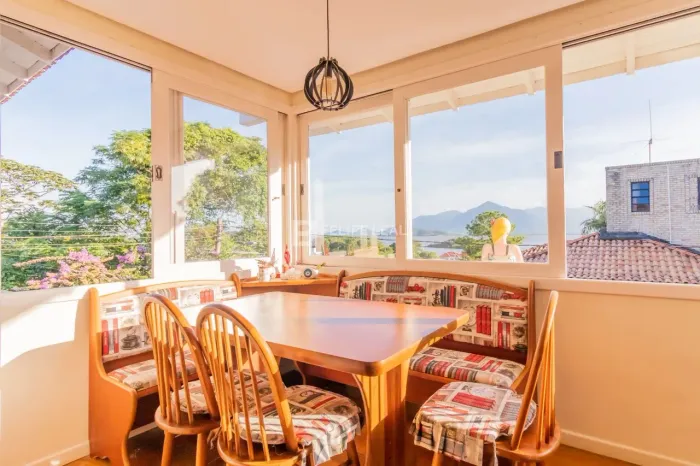 Casa em Ponta de Baixo - São José, SC