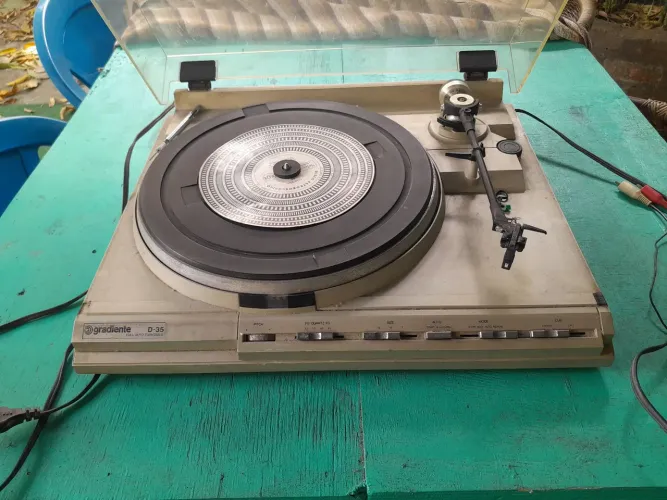 Gradiente D35 ' Toca discos