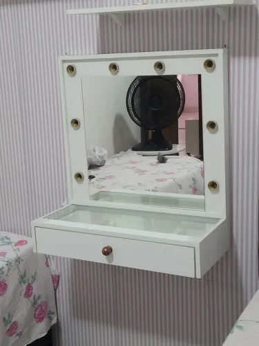 Penteadeira camarim suspensa 70cm