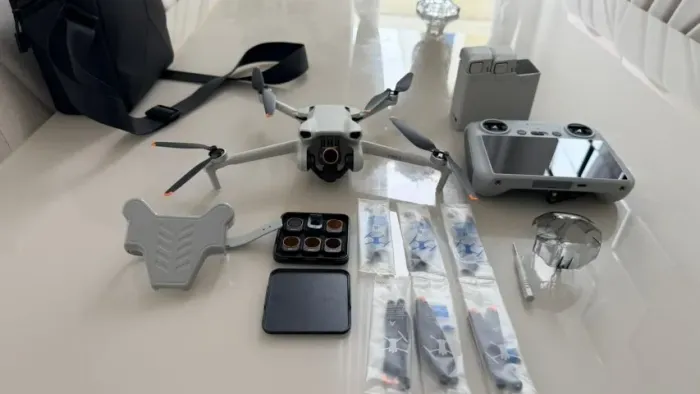 Drone DJI Mini 3 Fly More Combo (Com tela) + Kit 4 Filtros Sunnylife