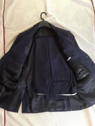 Terno Reda slim azul escuro com listras azul claro quadriculado 50 impecável 