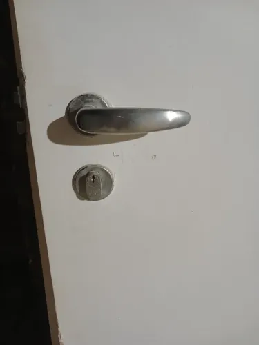 Portas blindada com chapa de aço e portas de madeira maciça