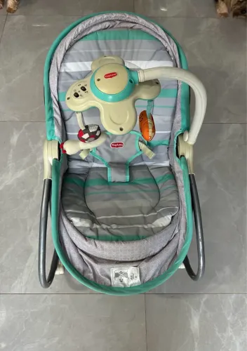 Cadeira de descanso e moisés infantil