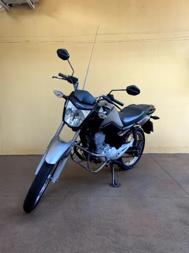 Honda CG150 FAN ESDI 2015 82.000 km - Em ótimas condições.