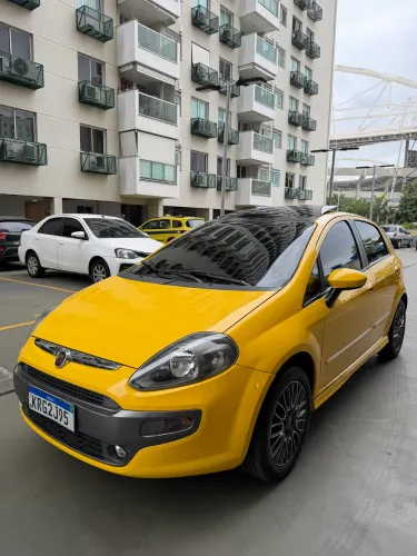 Fiat Punto Sporting 1.8 Flex 8v/16v 5P 2013