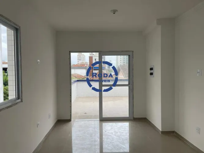 Casa sobreposta alta com 4 suítes, área gourmet e 2 vagas no Embaré