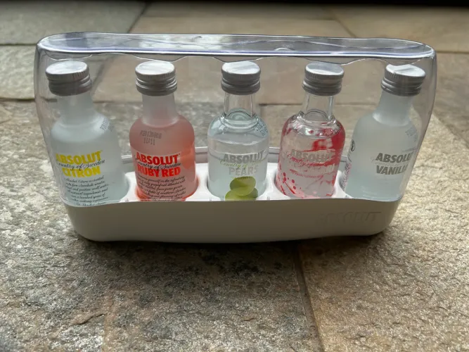 Mini garrafas Absolut coleção c/ suporte original