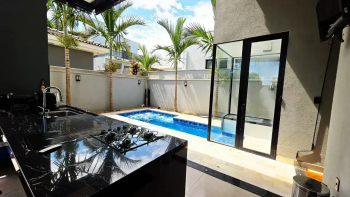 CASA DE ALTO PADRÃO NO CONDOMÍNIO QUINTA DOS TIPUANAS  ARQUITETURA IMPACTANTE E LAZER COMP