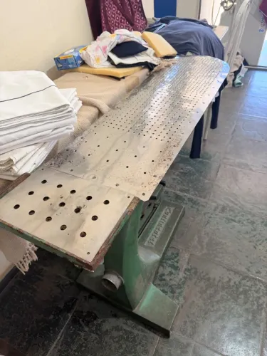 Banca de passar roupa industrial continental (5 unidades)