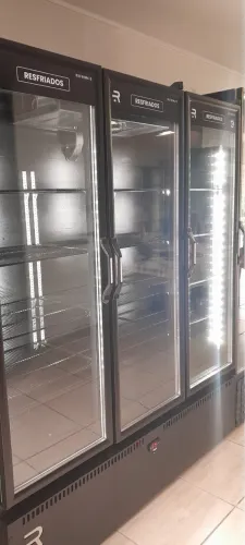 Vendo freezer de 950 litros com 8 meses de uso