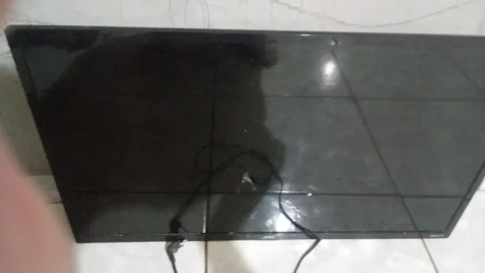 Tv quebrada pra retirar peças 32p