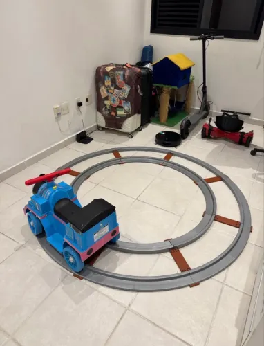 brinquedo trem thomas e seus amigos power wheels  ride-on com trihos , 6v