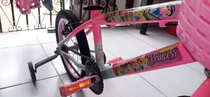 Vende um bicicleta infantil 