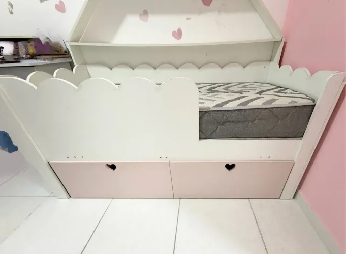 Vende Cama solteiro mdf com colchão 
