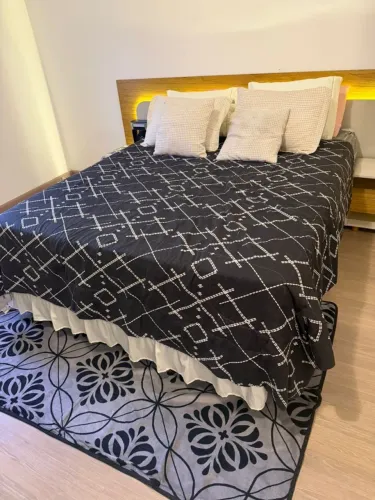 Cama casal queen