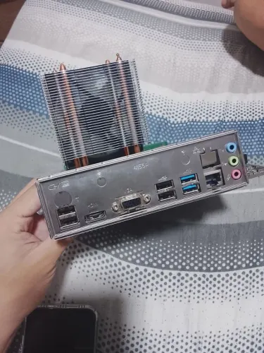 Placa Mãe H81 DDR3 com um I7 de 4° Geração com dois pente de memória ram de 8 gb